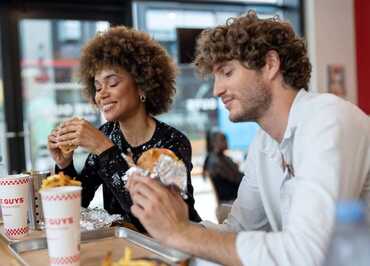 Five Guys © McArthurGlen Paris-Giverny